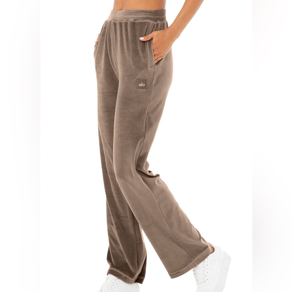 Alo Yoga Velour High-Waist Glimmer Wide Leg Pants in Hot Cocoa Size Medium